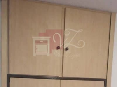 Closet de melamina color maple.