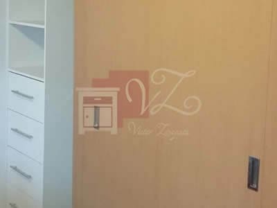 Closet de melamina color maple.