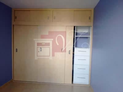 Closet de melamina color maple.