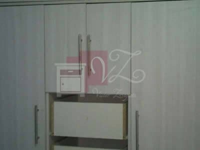 Closet de melamina texturizada color blanco.