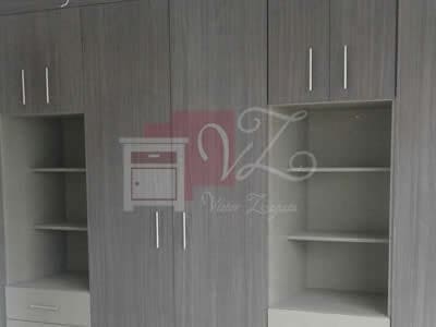 Closet de melamina texturizada color grís.